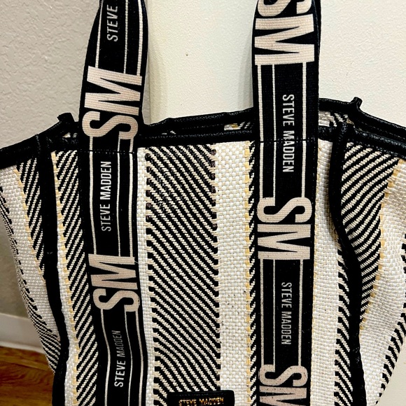 Steve Madden Handbags - Steve Madden Purse